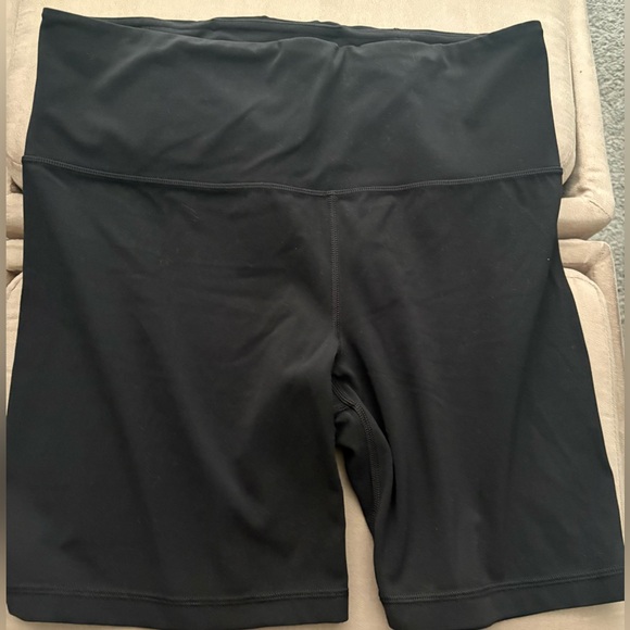Athleta Pants - Athleta Elation Ultra High Rise 7” Shorts